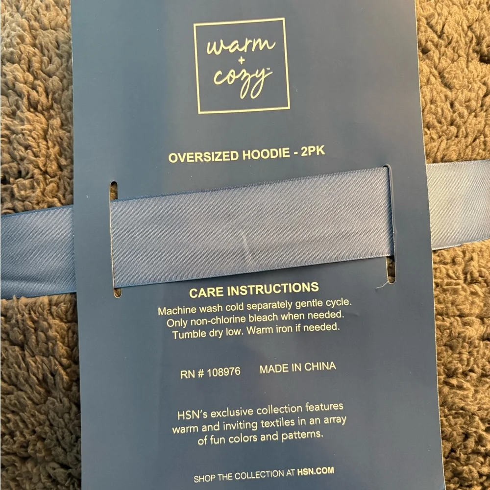 Oversized Hoodie Blanket/ Snuggie HSN - Picture 3 of 6